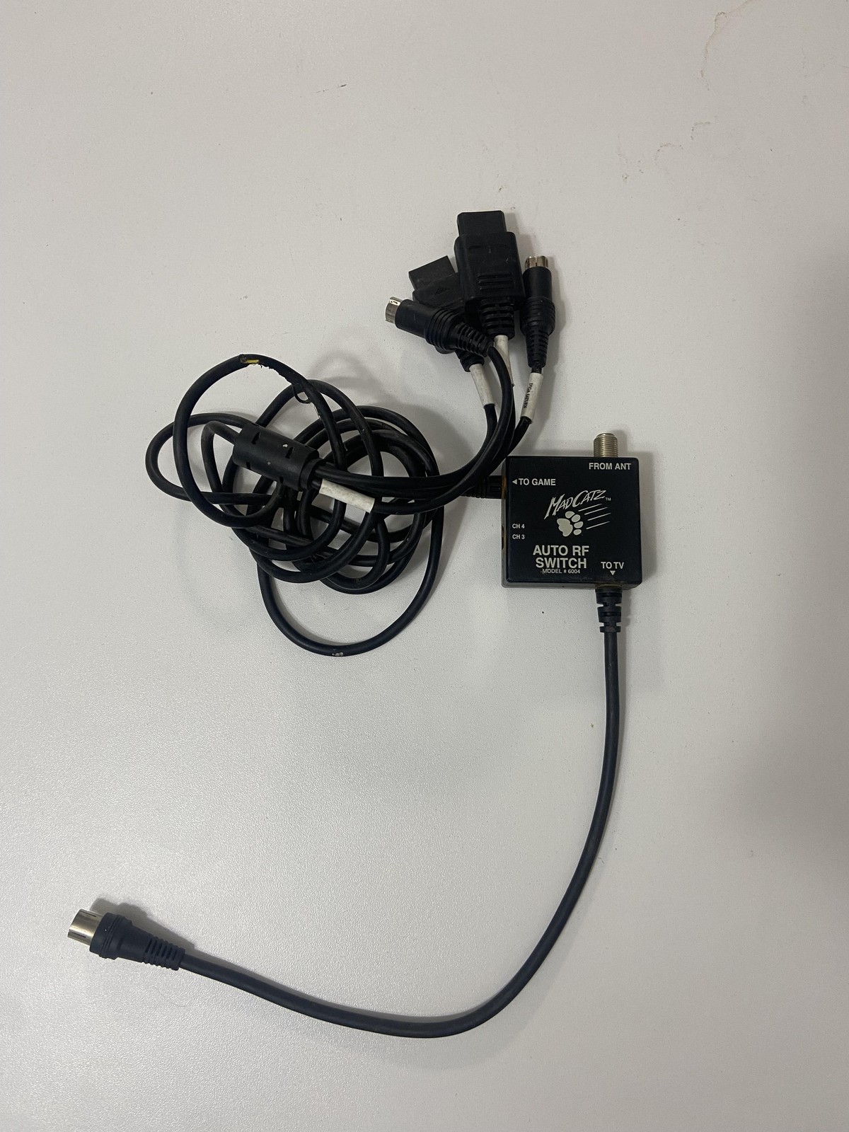 Vintage Mad Catz Auto RF Switch Model 6004 Sega Genesis SNES NES N64 TV Adapter
