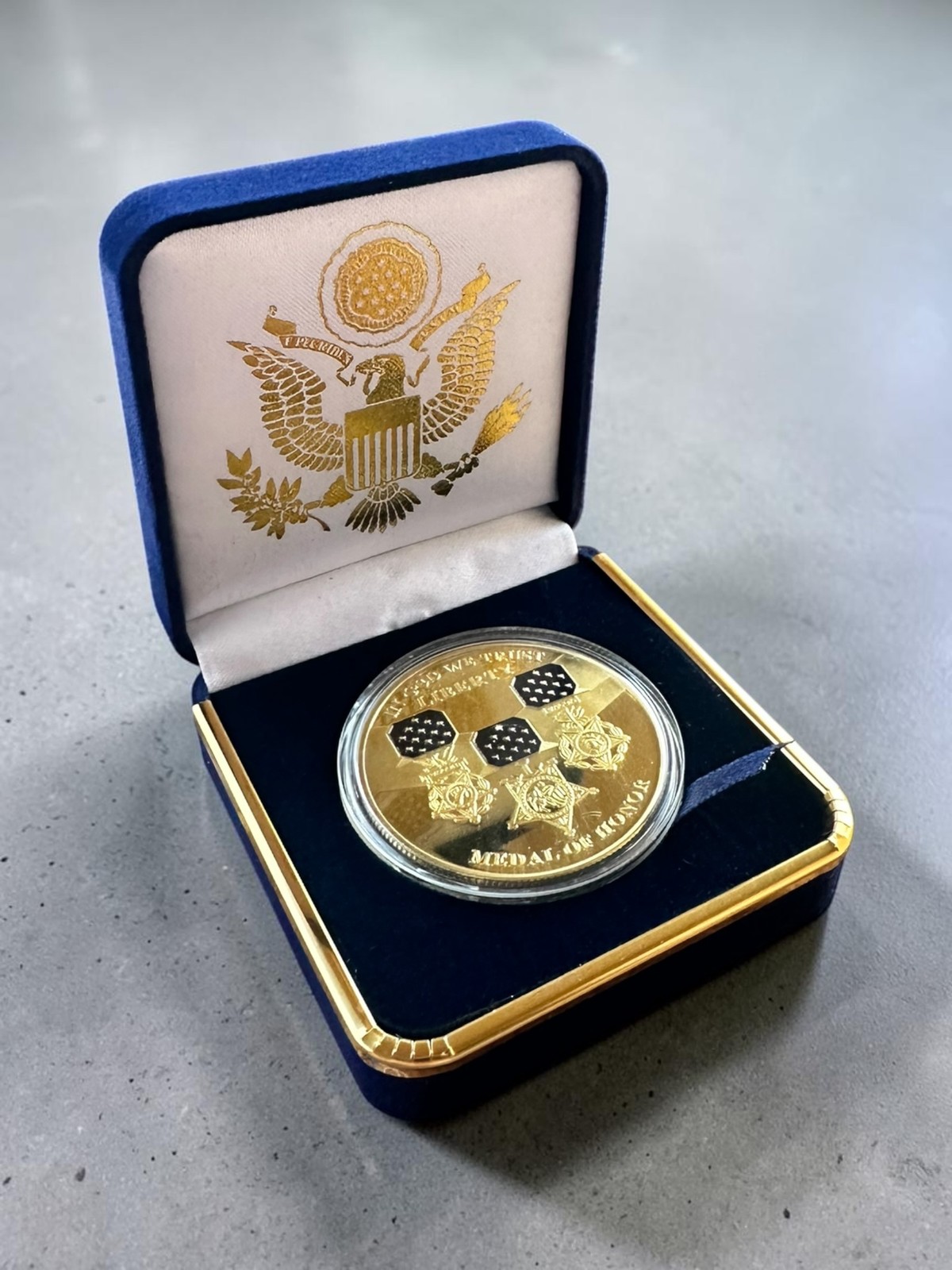DoD MEDAL OF HONOR Army Navy Marines Air Force CHALLENGE COIN in Velvet Case