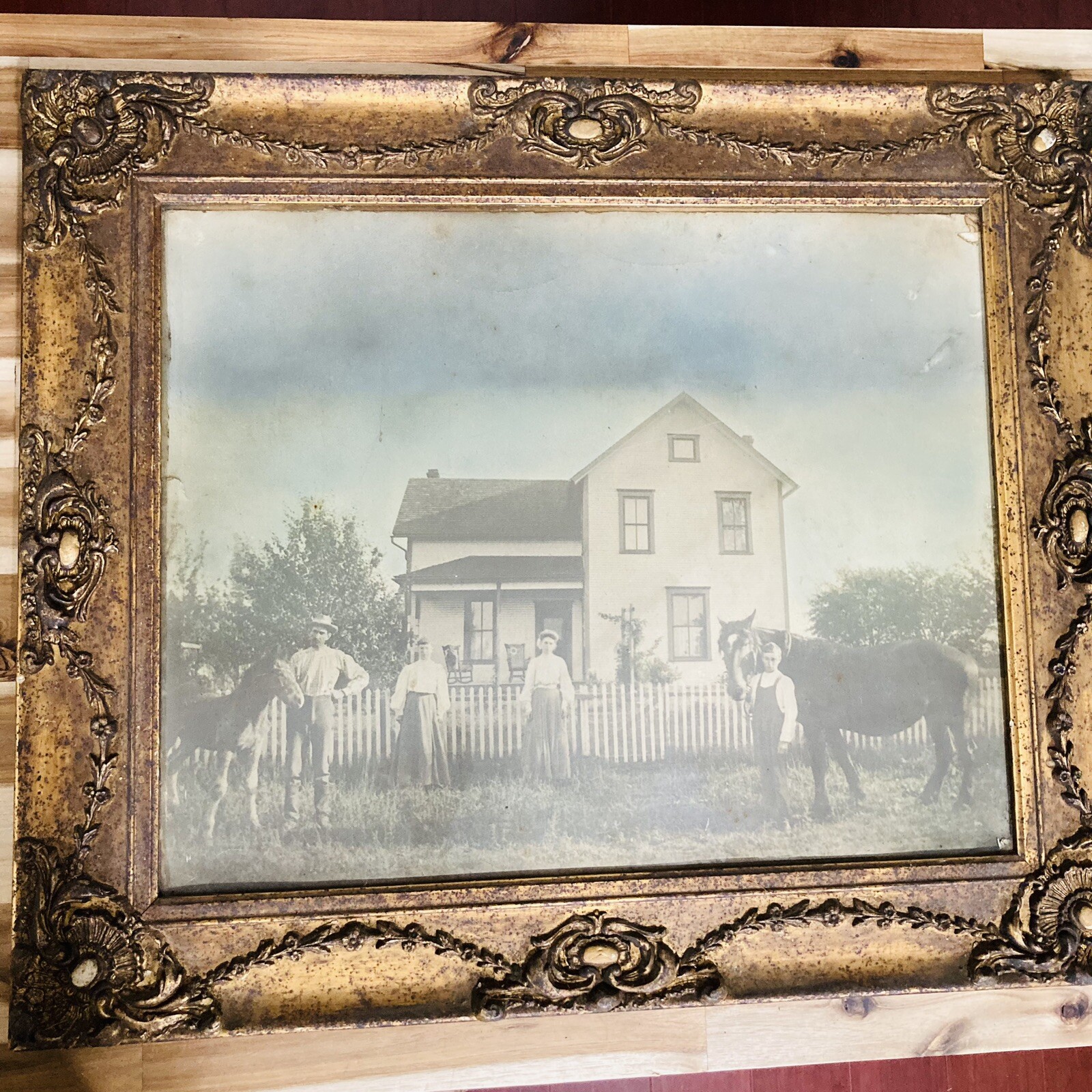 Antique Ornate Victorian Picture Frame Gilt Wood Late 1800s(?) w/ Photo **READ**