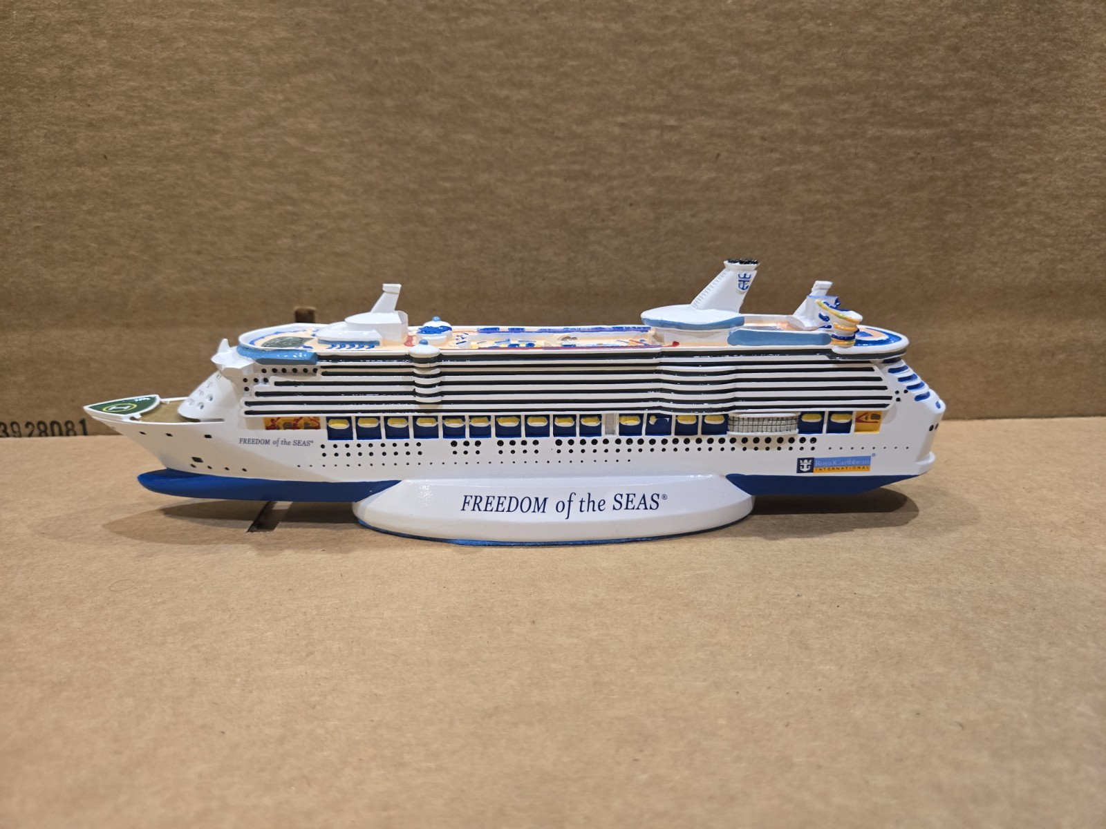 Read❗️ Freedom of the Seas Cruise Ship Collectible Model Royal Caribbean 🔥