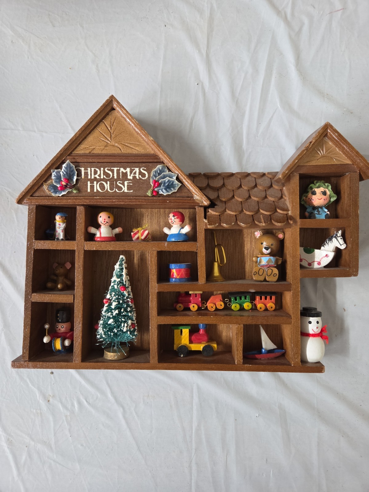 Vintage 1979 Enesco Handcrafted Wooden Christmas House Figurine Shelf  8 x 10 In