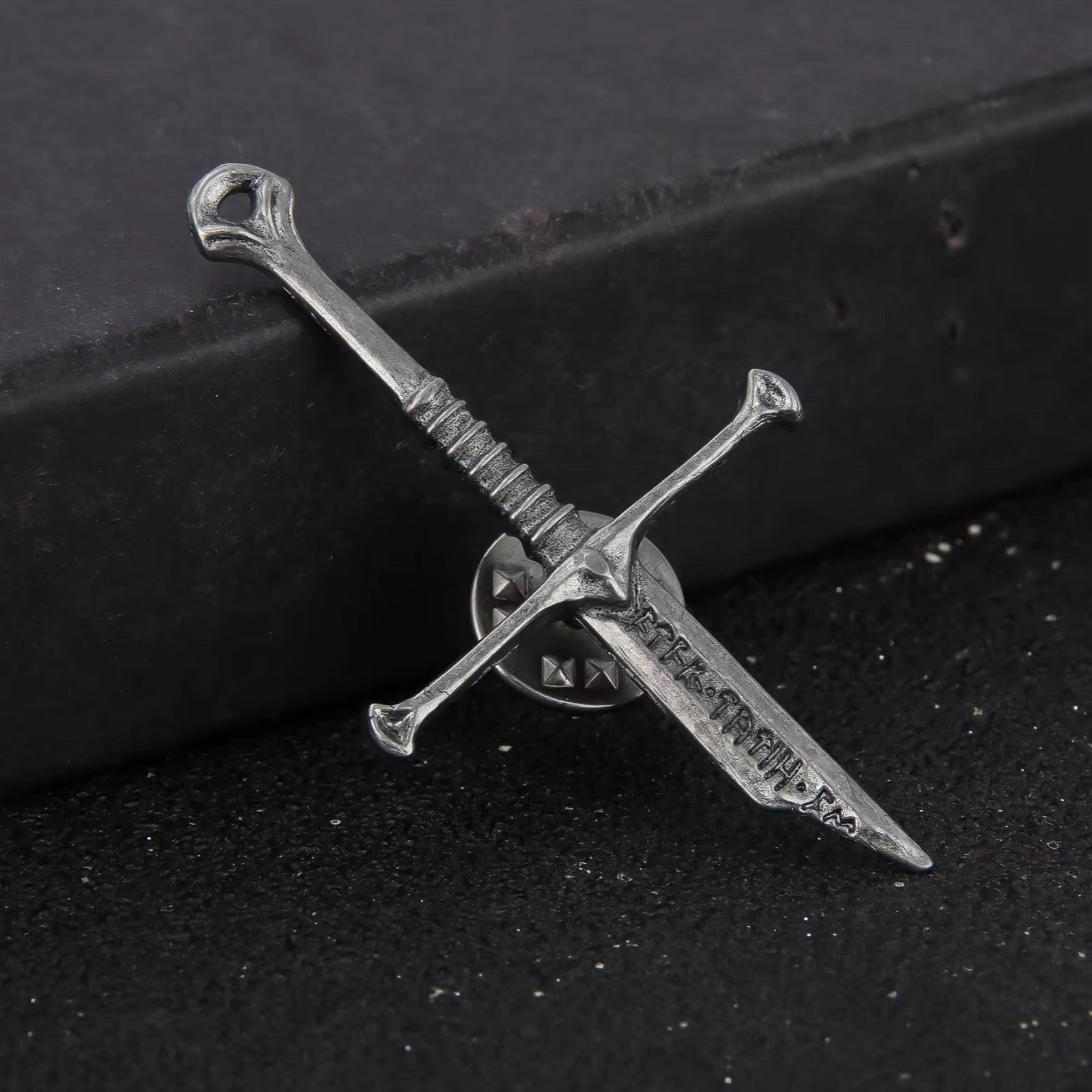ARAGORN'S SHATTERED SWORD PIN Lord of the Rings LOTR Andúril Metal Lapel Brooch