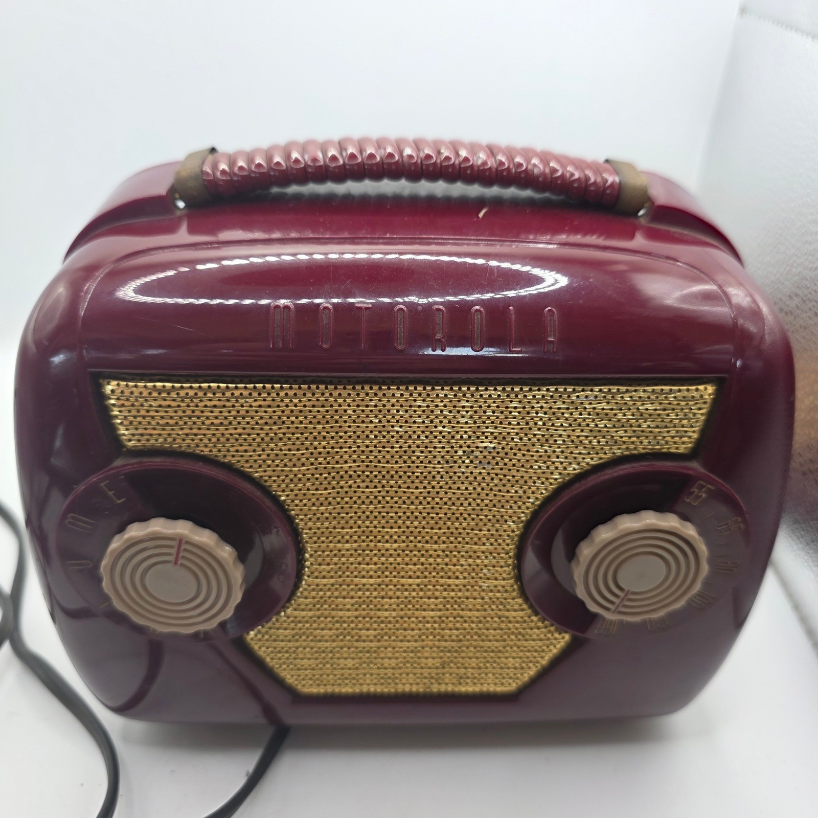 Vintage 1952 Motorola 52L2 Maroon Portable Tube AM Radio Gold Grille Untested