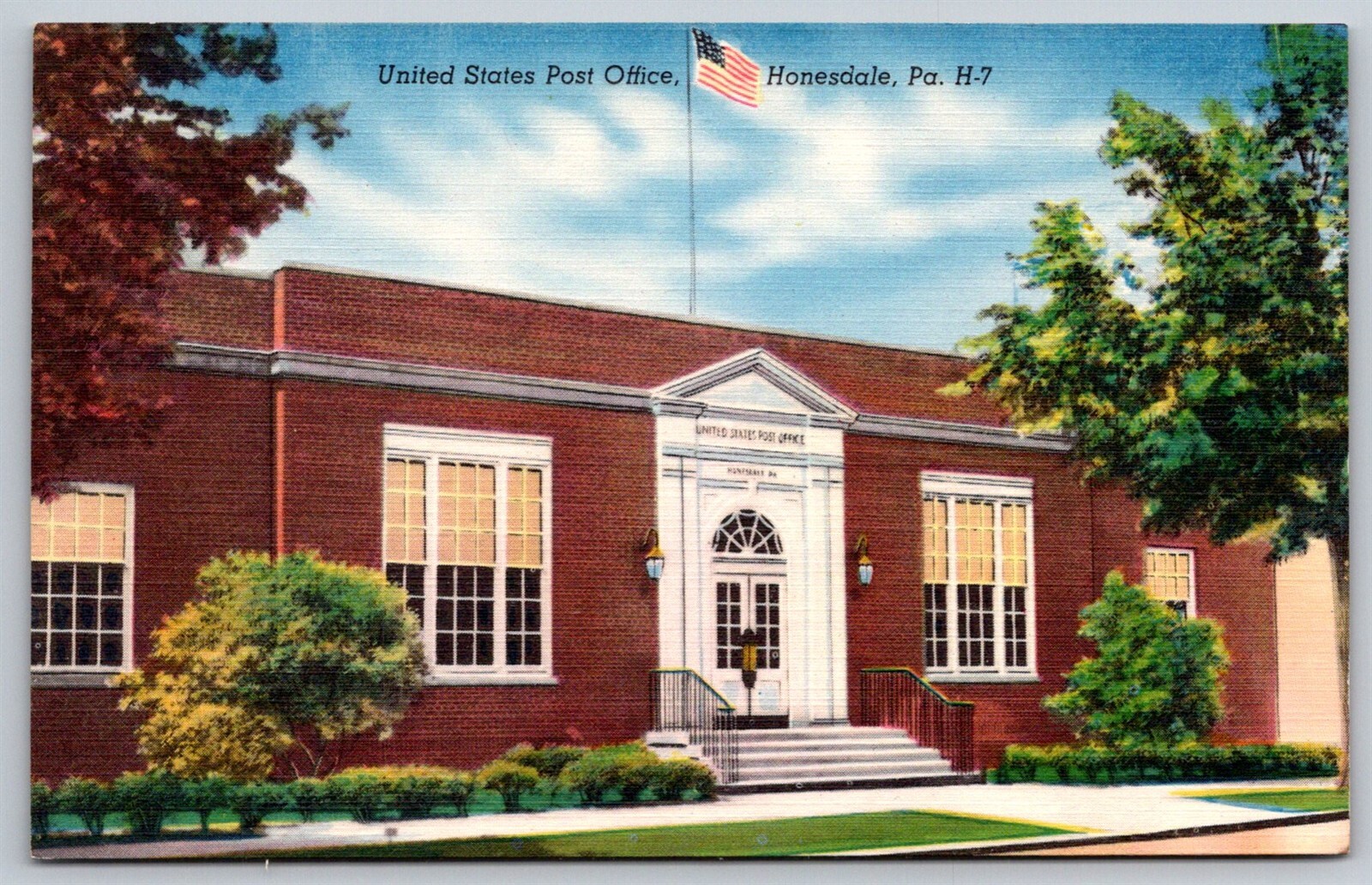 Honesdale PA Linen Postcard United States Post Office Exterior US Flag