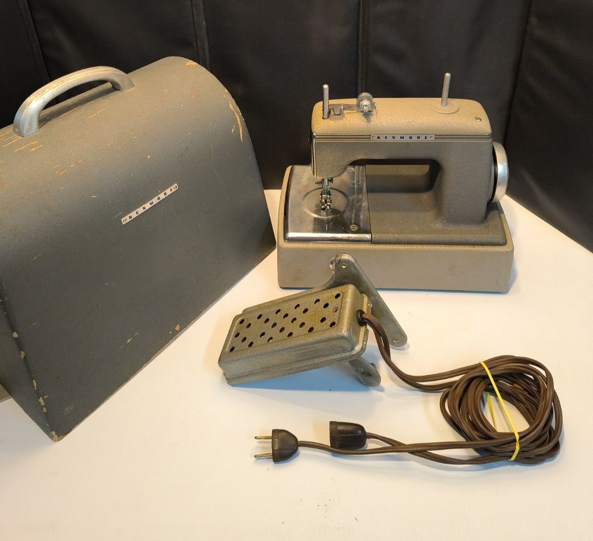 HTF Vintage KENMORE 119-401 Chain Stitch Sewing Machine w/ Cover WORKS - AS IS