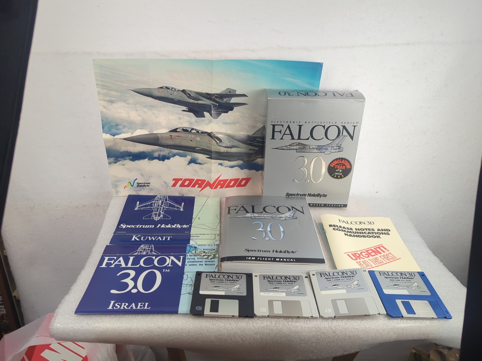 Falcon 3.0 (PC, 1991) Spectrum Holobyte Pilot Game 1991