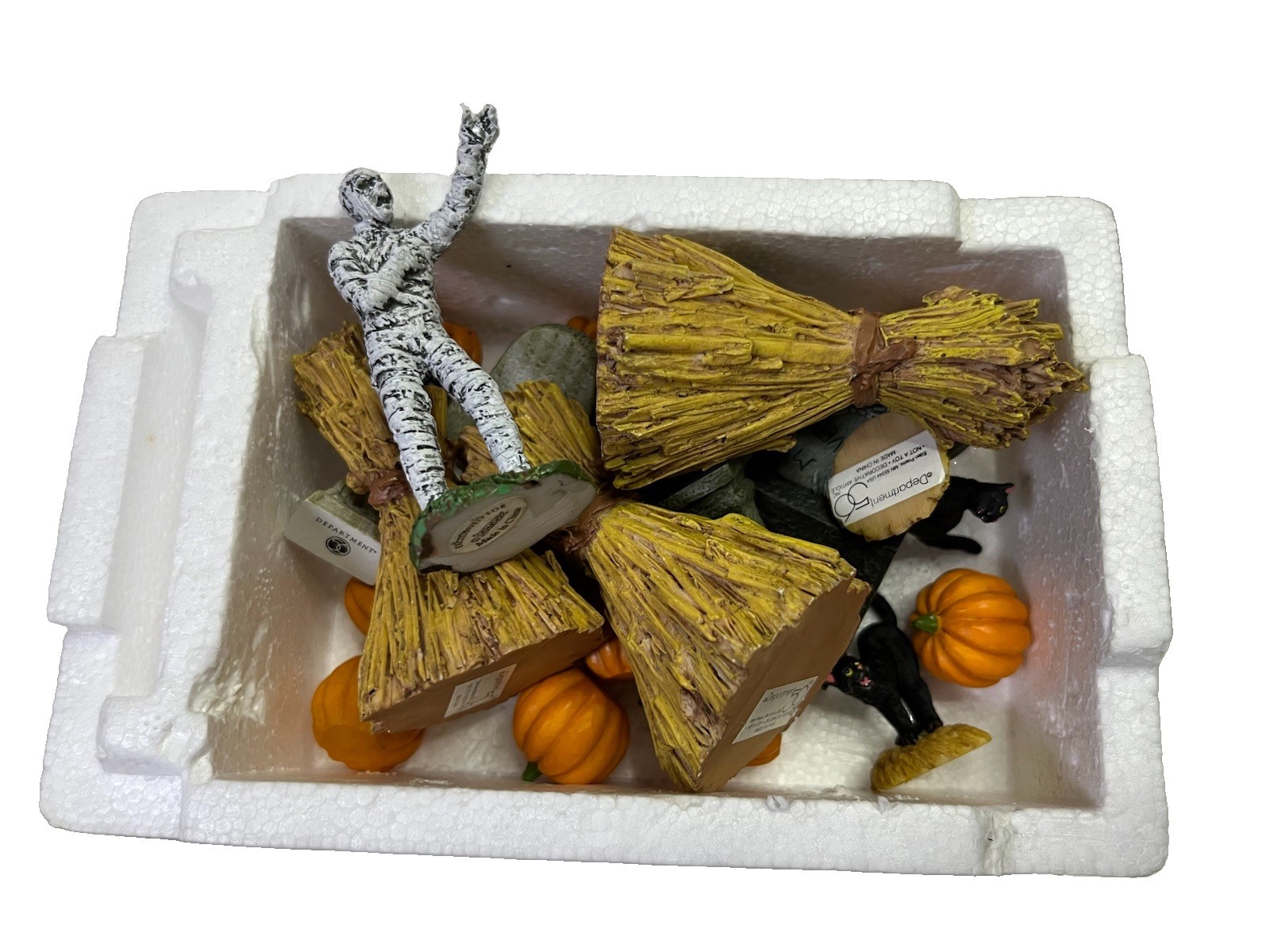 Department 56 Village Halloween Miniature Set Mummy & Black Cat 19pc 2005