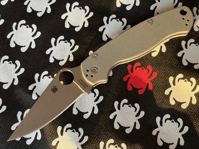 Spyderco Para Military 2 Dark Gray Handle Satin Maxamet Blade Factory Second