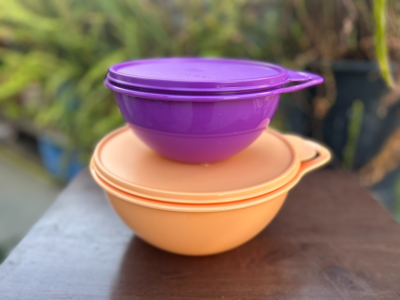 Tupperware Thatsa Bowls  2 piece set PAPAYA 12 CUPS AND PURPLE 6 CUP NEW
