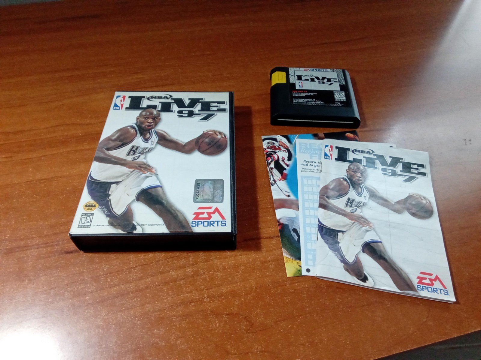 NBA Live 97 (Sega Genesis, 1996) CIB Complete *TESTED*