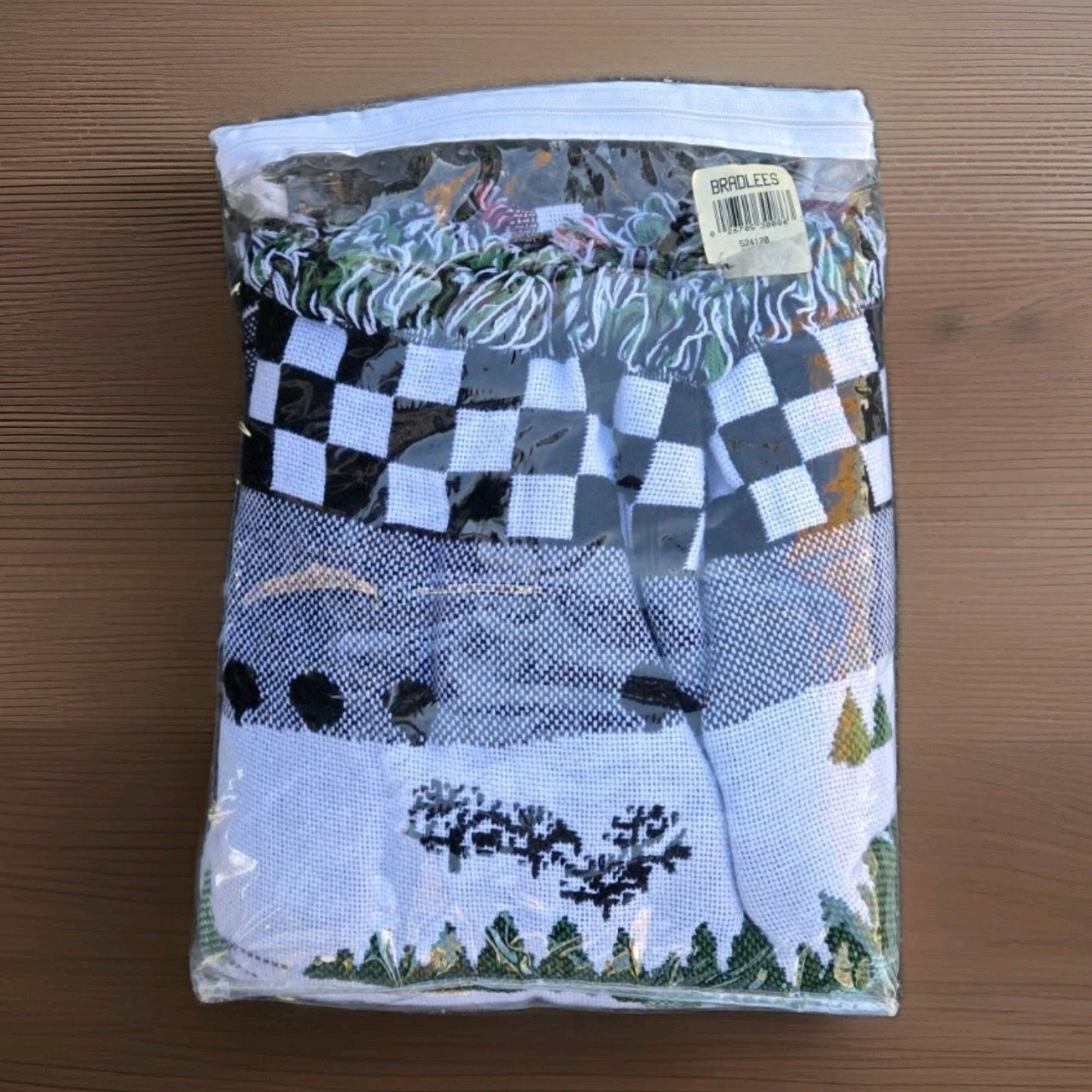 Bradleys Biddeford Acrylic Throw Blanket Winter Village Scene – 58