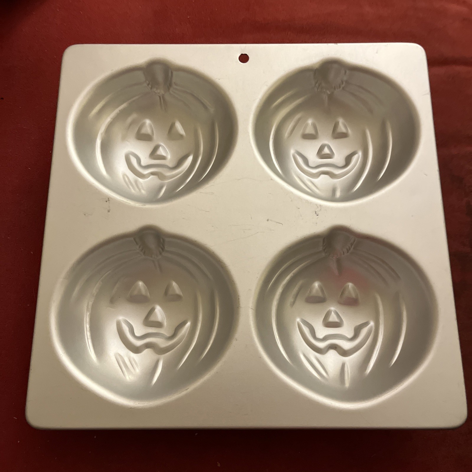 Wilton 1990 Halloween Pumpkin Jack O Lantern Muffin Cup Cake Pan Tin 2105-9497