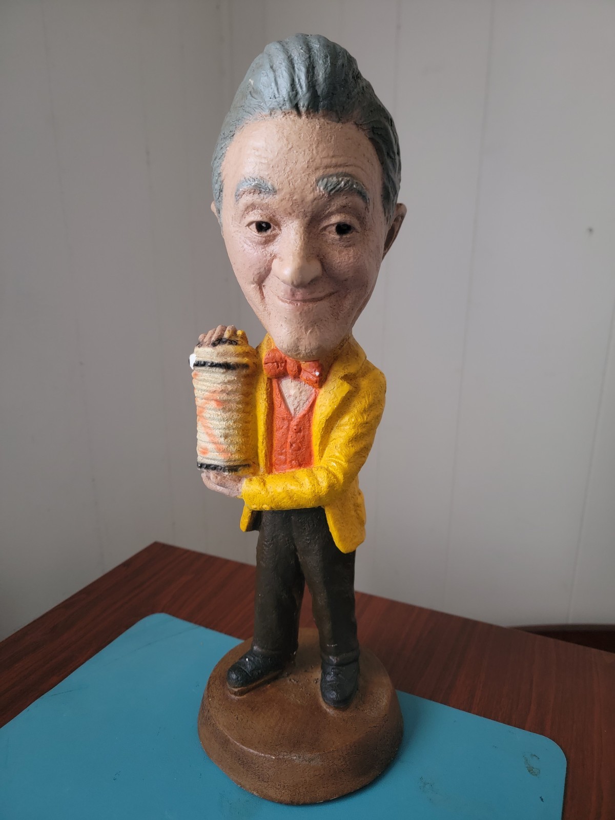 Vintage 1972 Stan Laurel Chalkware - Squeezebox RARE Collectible Sculpture Piece