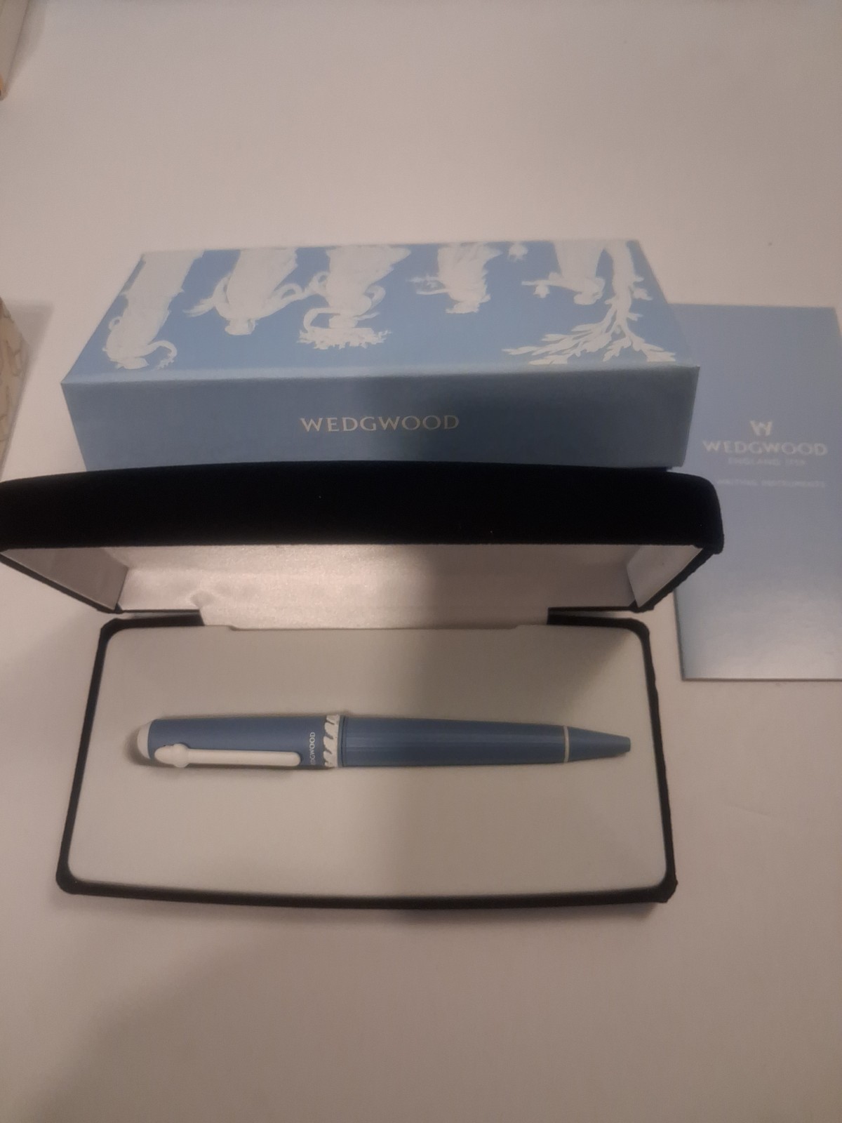 Wedgwood Jasperware Pen Pale Blue White Accent Leaf Motif Luxury Gift w/ Box