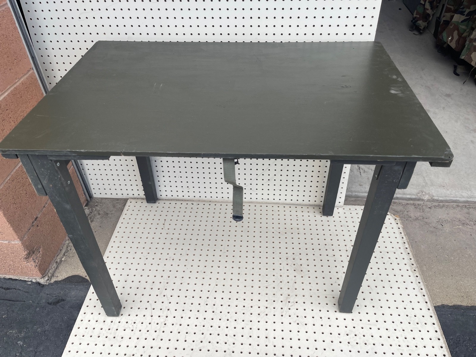 VTG 1967 Vietnam War Era US Military Army US heavy dutyFolding Wood Table / Desk