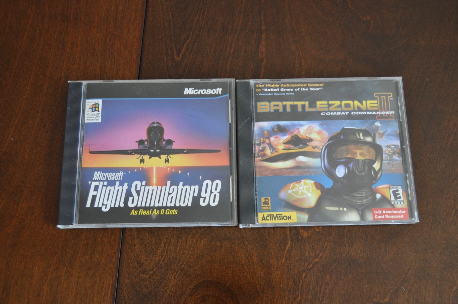 2 Vintage Pc game Microsoft Flight Simulator 98 & Battlezone II