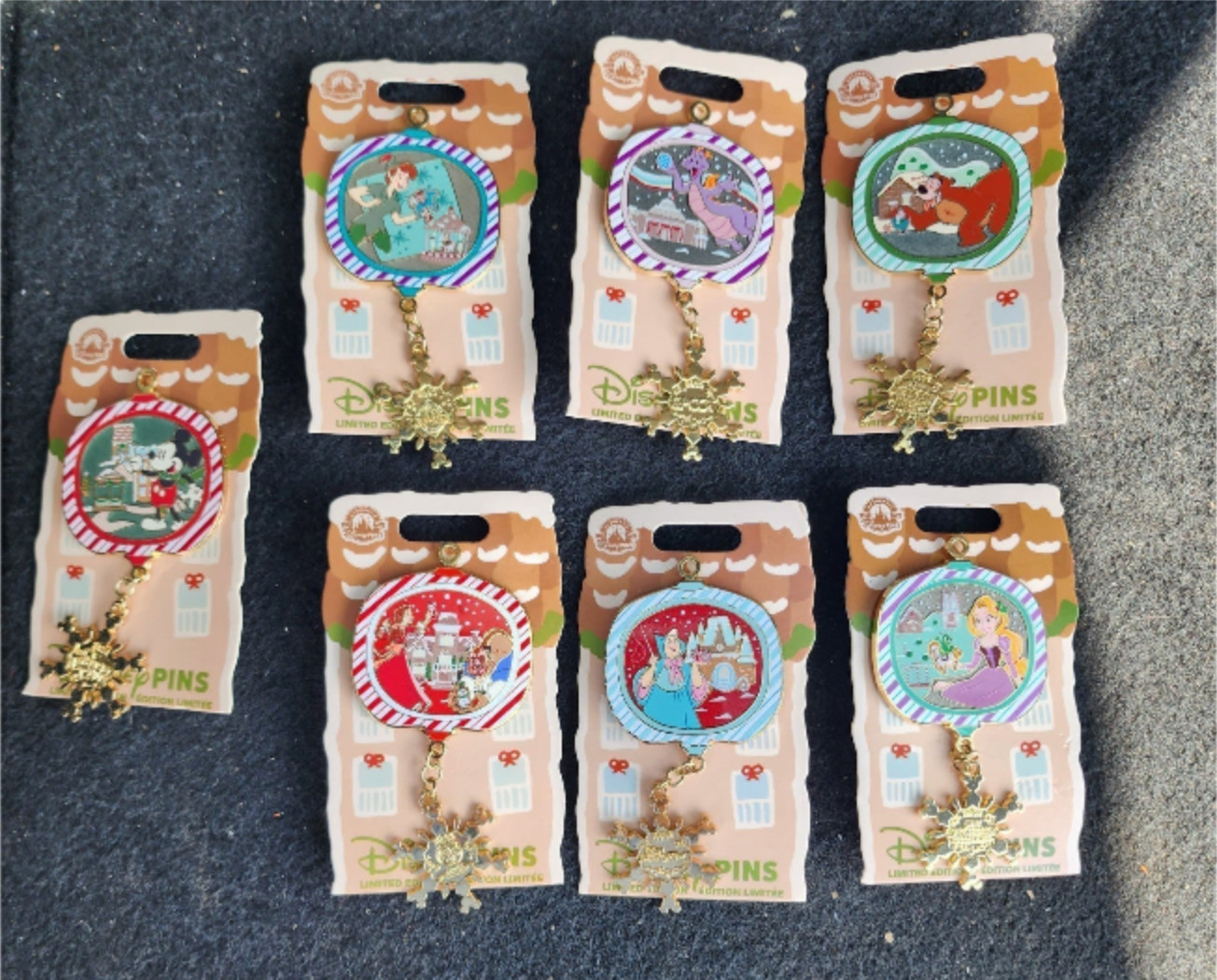 2022 Disney Parks Christmas Gingerbread Resort Pin LE Pin Set Of 7