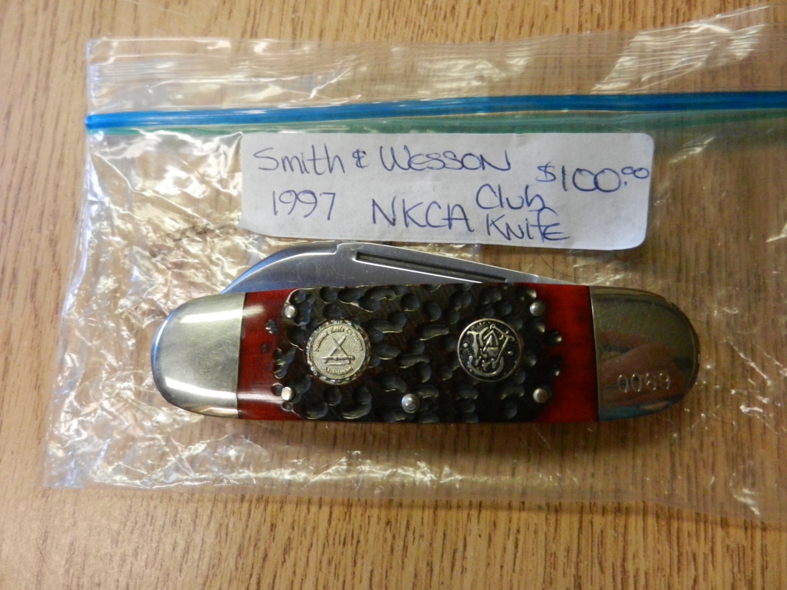 New 1997 NKCA Smith and Wesson Red Bone Sunfish/Elephant Toe Knife #0069 Unused