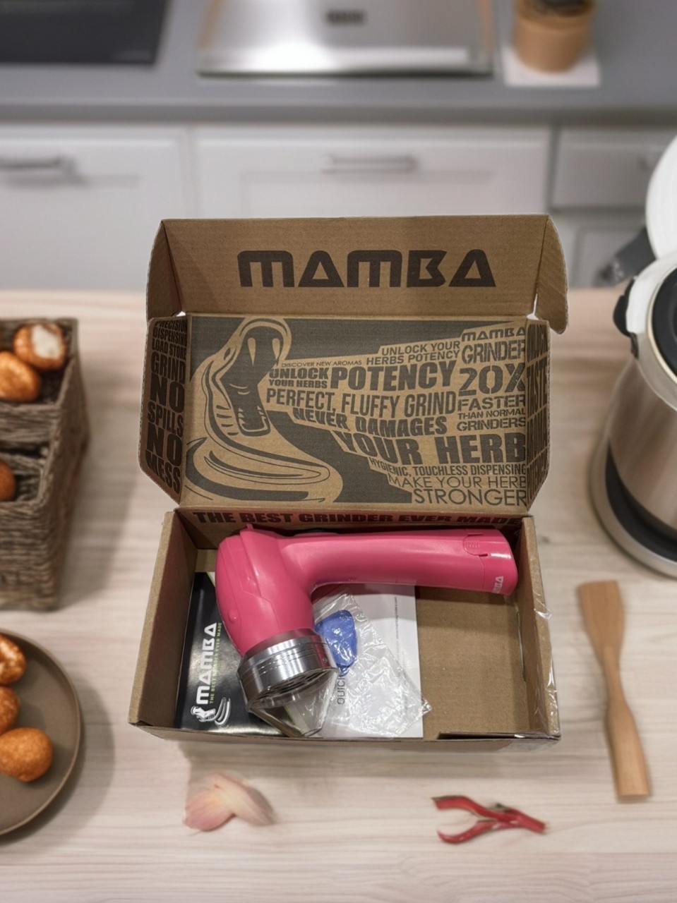 Mamba Lite Electric Herb Grinder 0.75g All Plastic Small Portable Pink