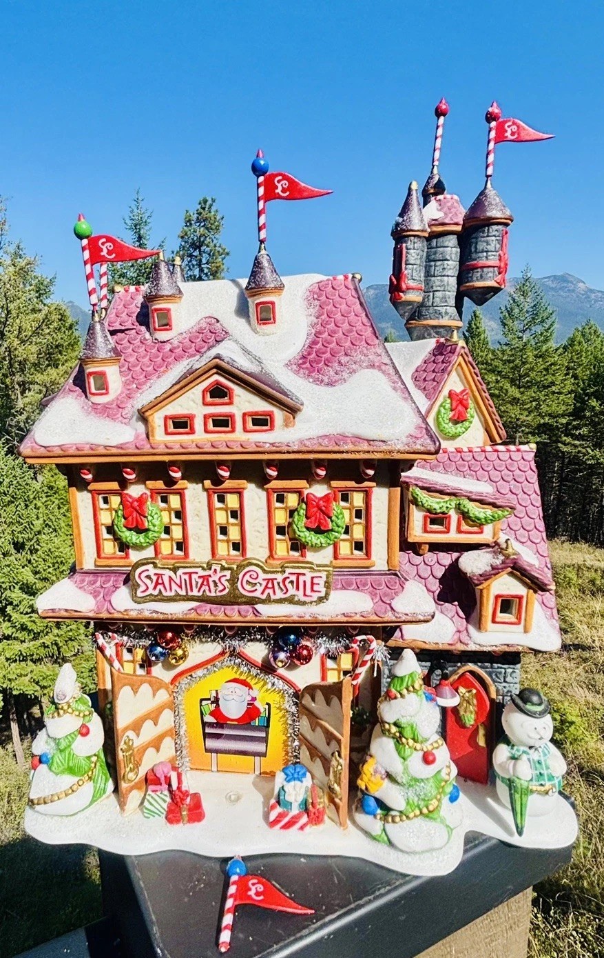 Dept 56 North Pole Santa's Gate Castle Lighted Building w/ Box 2005