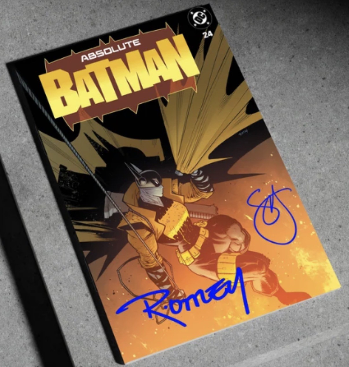 Absolute Batman 24 Ryan Ottley Trade Foil 2X Signed  Ottley/Snyder Presale 9/23