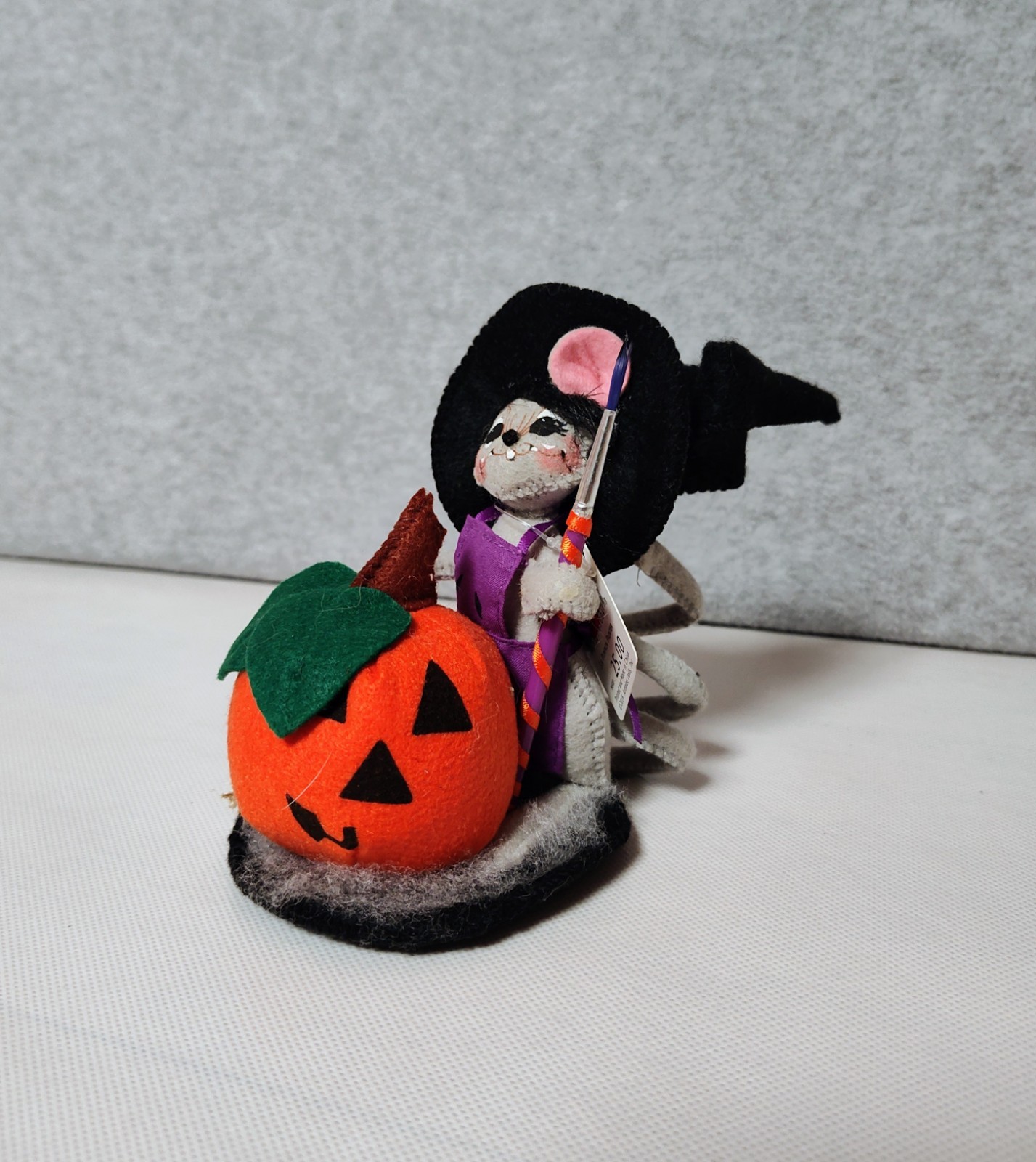 Annalee 5 In. Trick Or Treat Halloween painter art Mouse pumpkin whimsical 