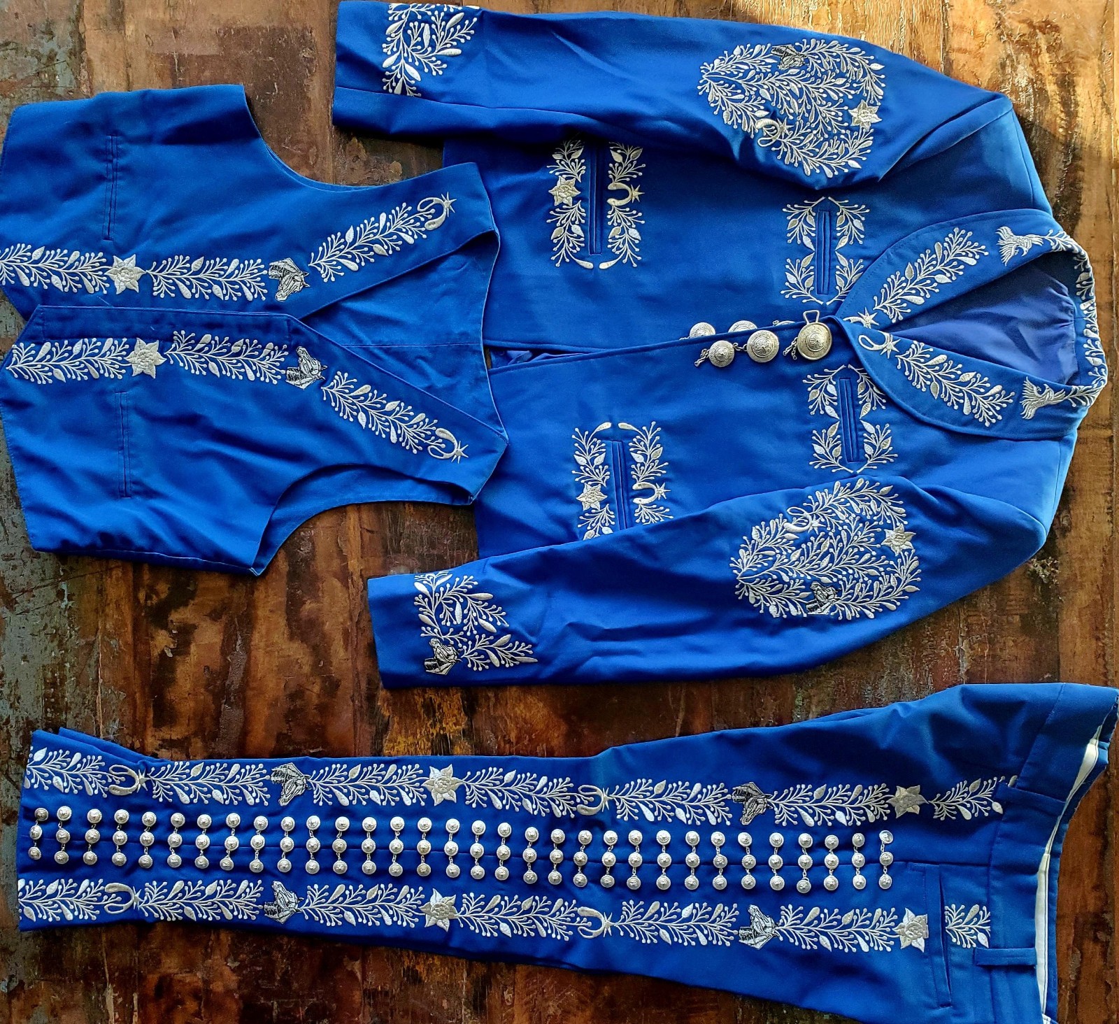 Authentic Vintage Men’s Mariachi Traje de Charro Suit – Blue with Silver Details