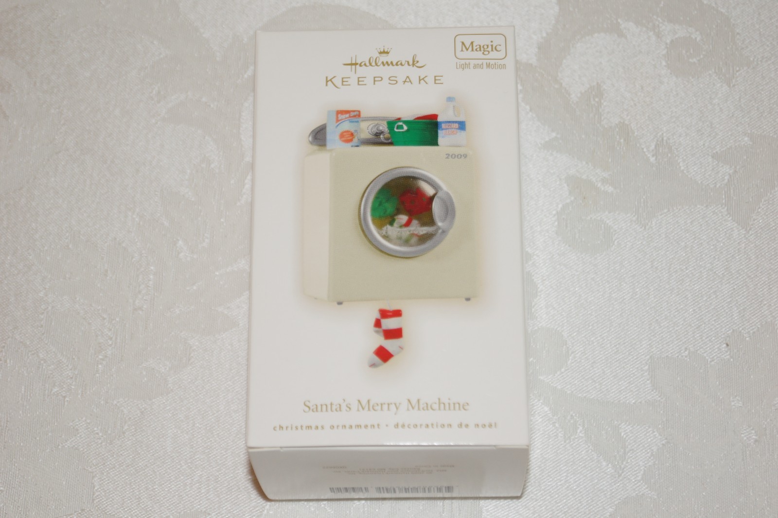 Hallmark Keepsake Magic Ornament 2009 Santa\'s Merry Machine NEW