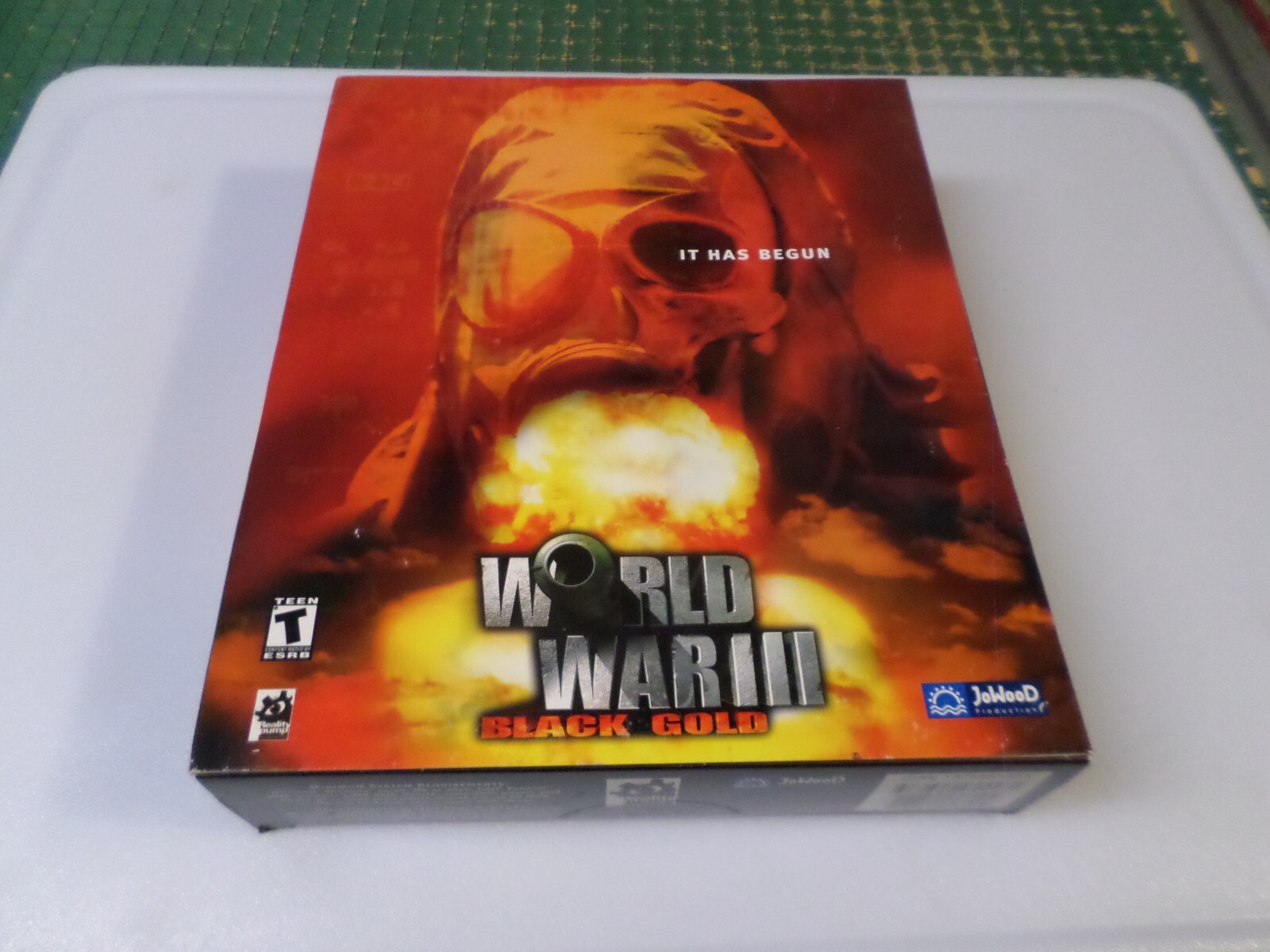 WORLD WAR III - BLACK GOLD - (PC, CD-ROM, 2001) - BIG BOX - NEW