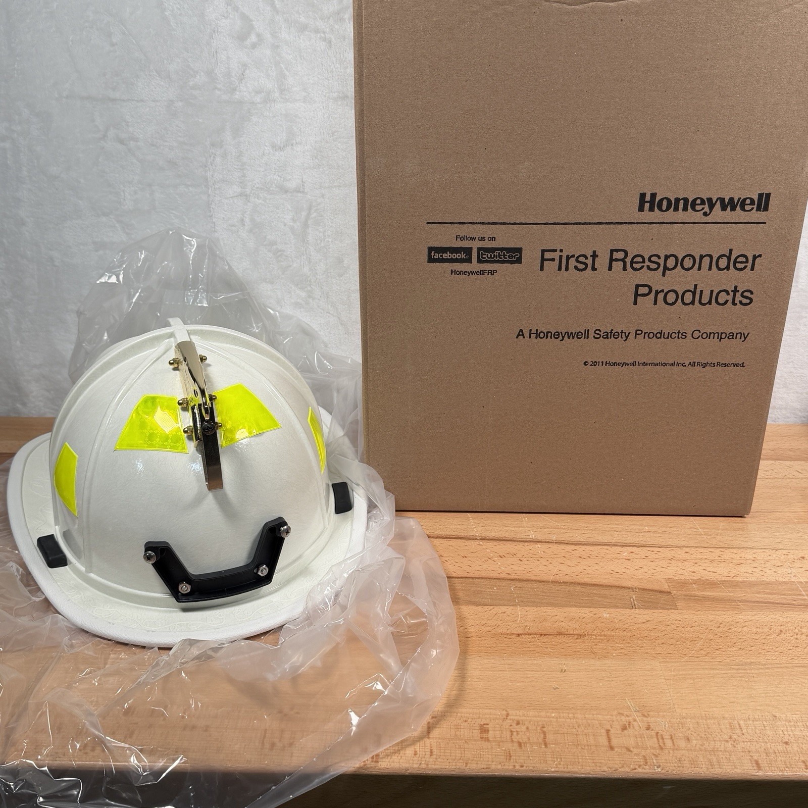 Honeywell Morning Pride Ben 2 Fire Fighter Helmet White w/ Eagle & Box - *NEW*