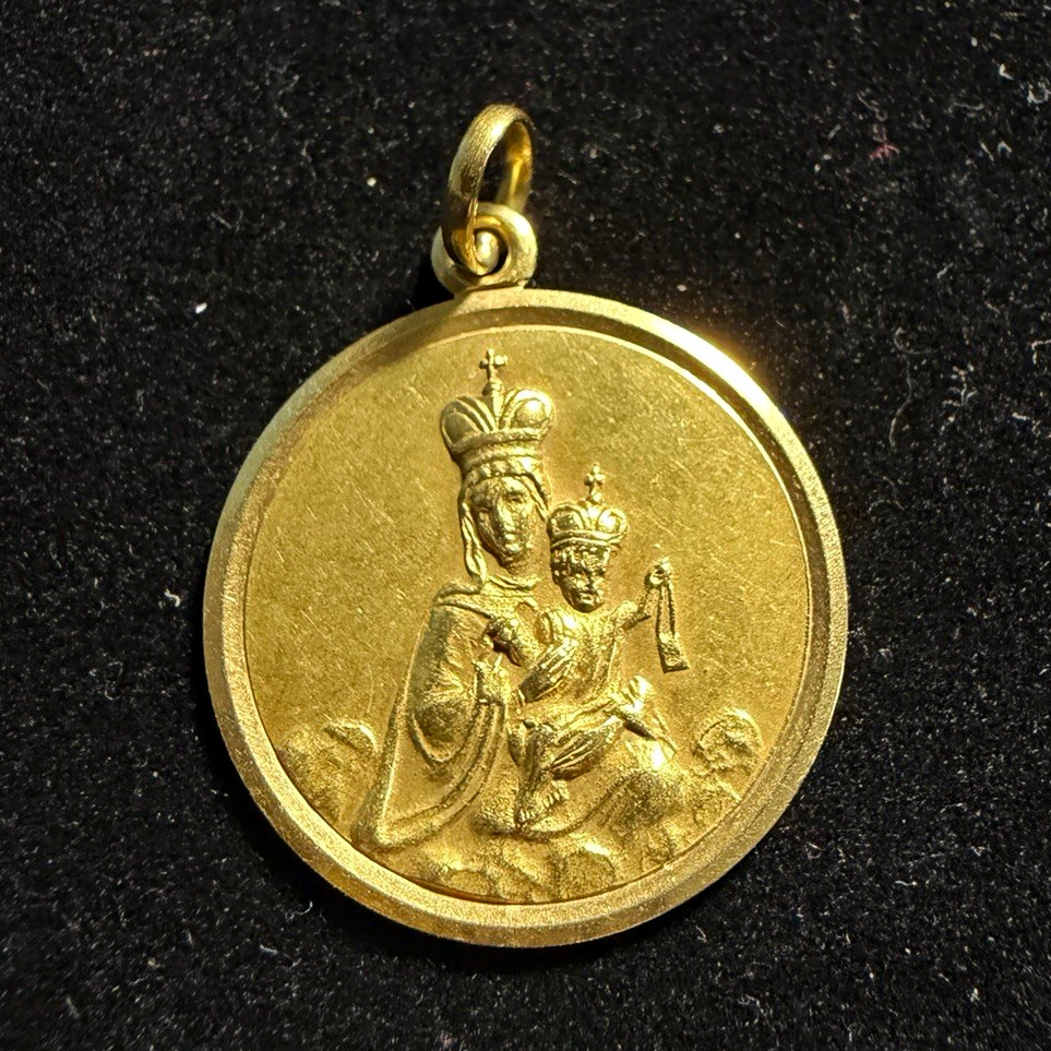 18k Vintage Gold Virgin Mary & Child Round Medal Pendant Christian Charm
