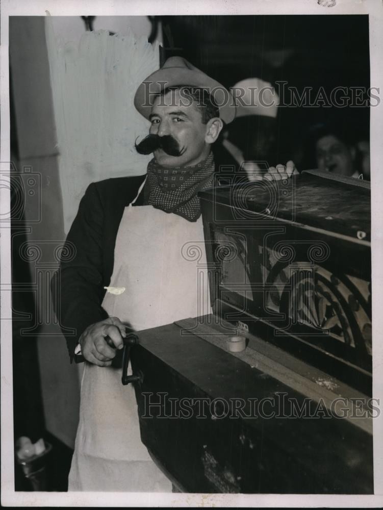 1937 Press Photo Jimmy Braddock at a dinner in NYC to honor Joe Humphreys
