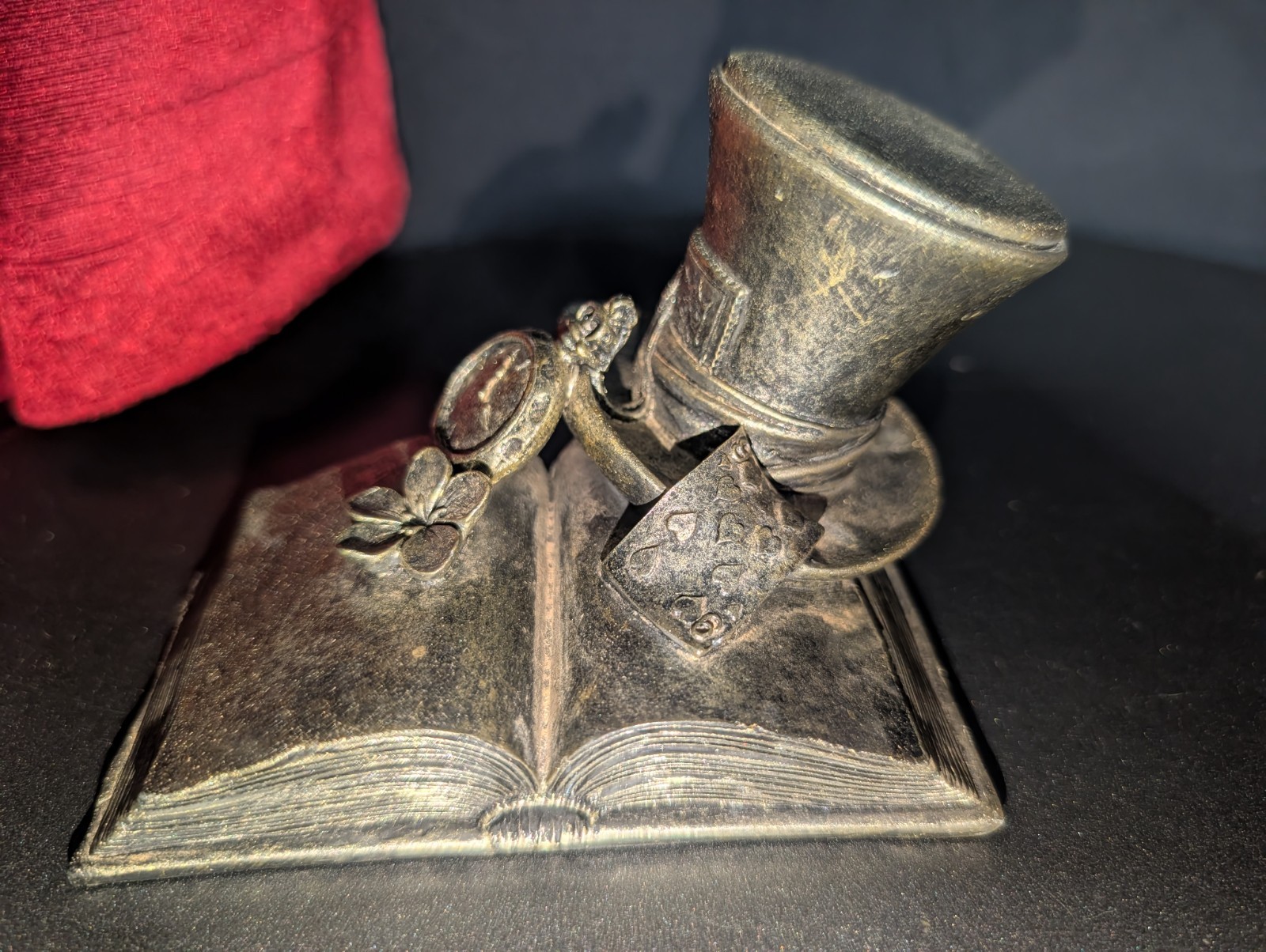 Alice in Wonderland Mad Hatter Top Hat Statue Book Pocket Watch Playing Card