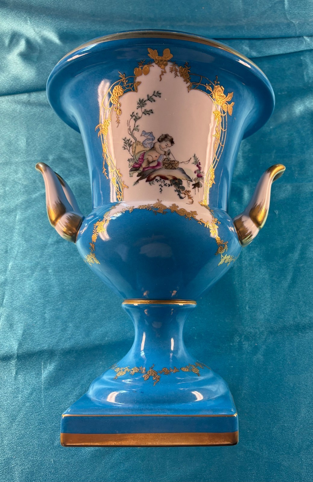 VINTAGE LIMOGE 14 INCH DOUBLE HANDLES VASE WITH CUPIDS
