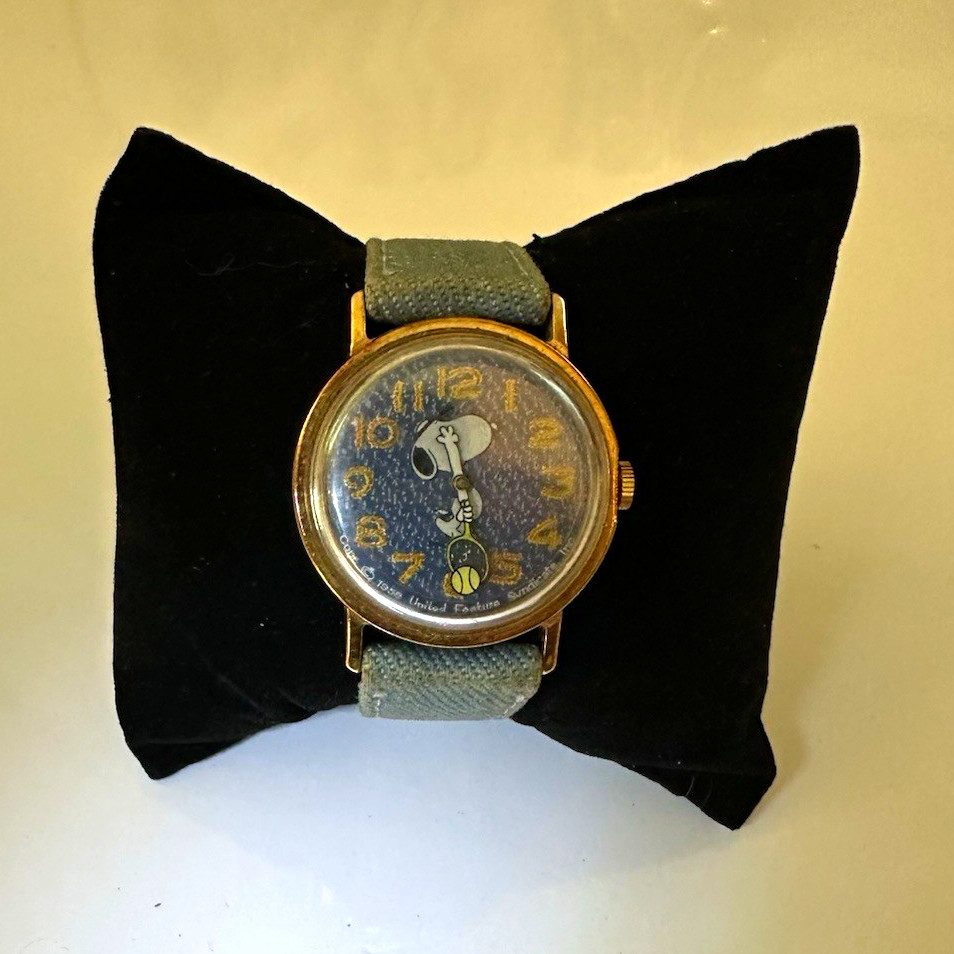 Vintage 1970s Timex Snoopy Tennis Mechanical Watch Original Denim Band. Runs.