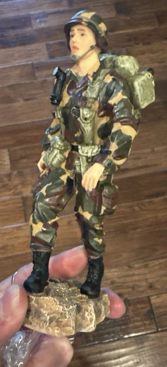 VANMARK American Heroes Figurine Another Morning Stroll 2000