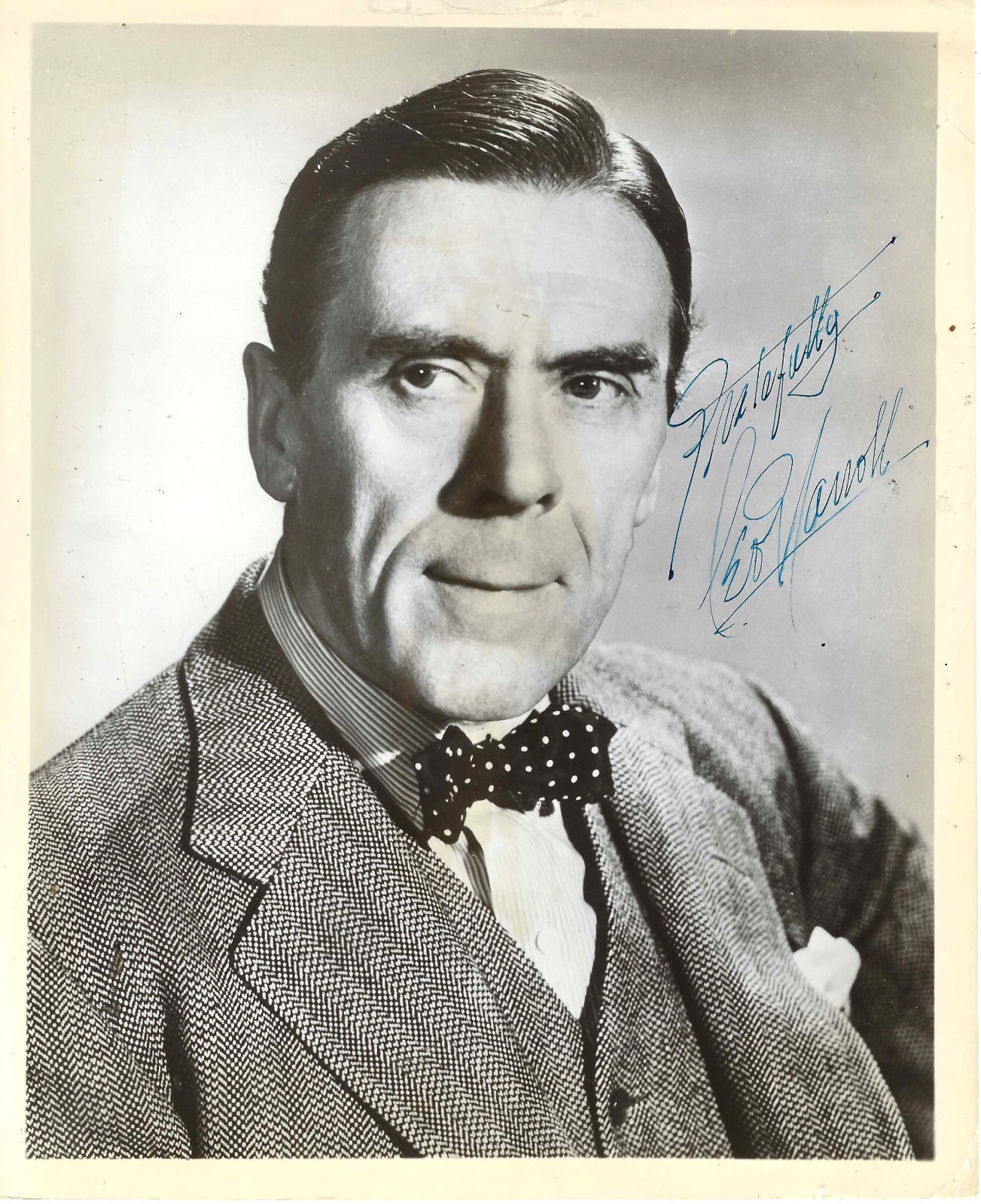 ENGLISH CHARACTER ACTOR LEO G. CARROLL, SIGNED VINTAGE STUDIO PHOTO.