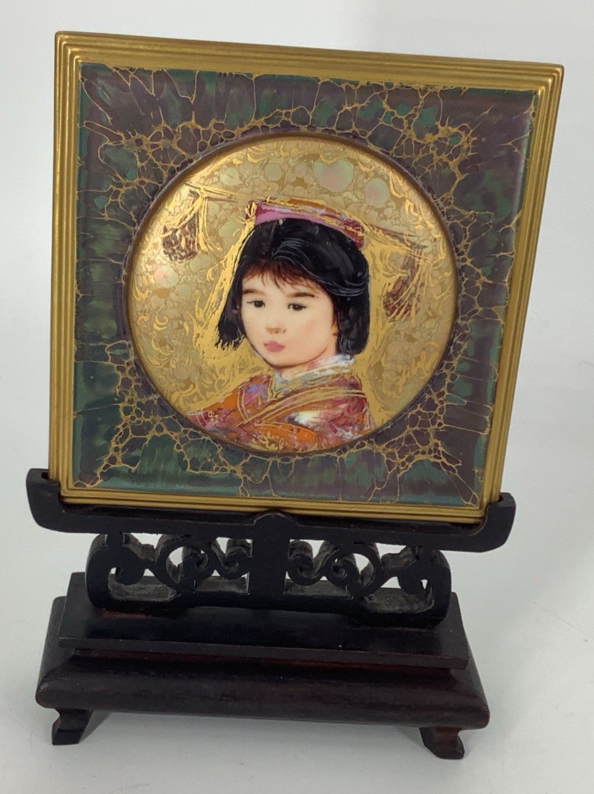 Edna Hibel Mitsu 4 X 4 Collector Porcelain With Oriental Stand 151/650 2000 Ed.