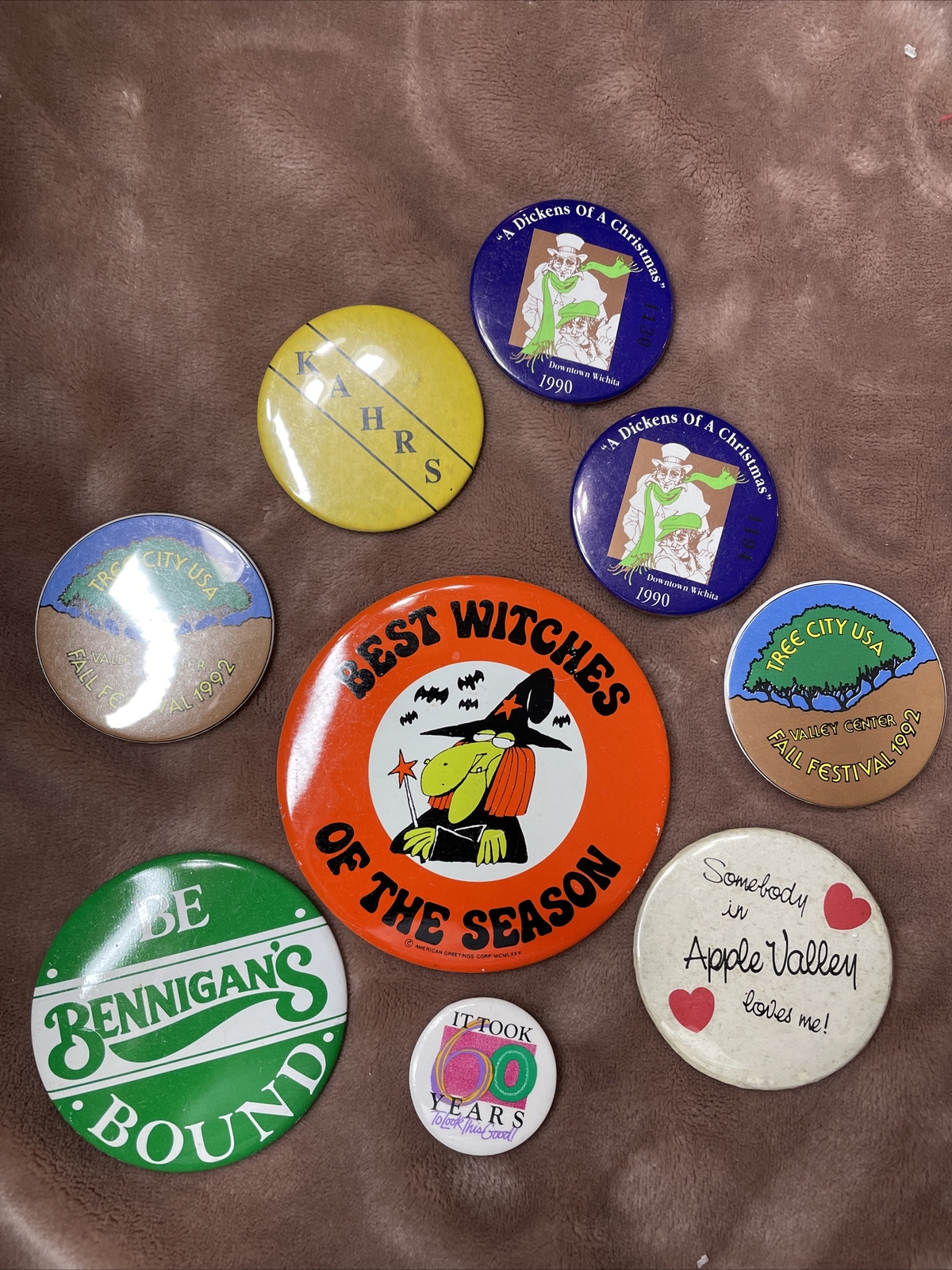 Vtg circa 1990s 9 Pinback Button Lot (Witch, Wichita, Bennigans, Tree City) 77YI