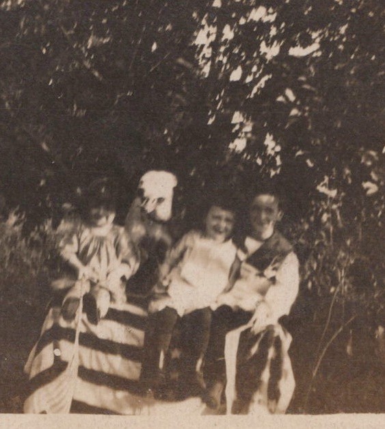 SURFACE DAMAGE 1910s Mother Father Children Family Group Portrait