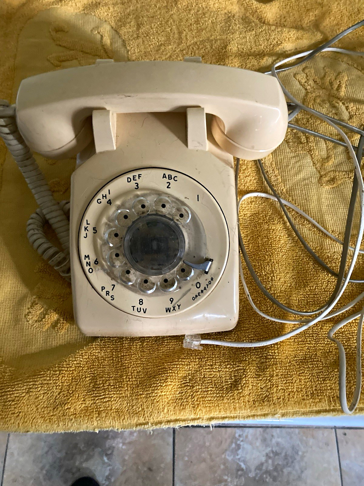 Stromberg-Carlson Ivory/White Rotary Dial Corded Desk Telephone