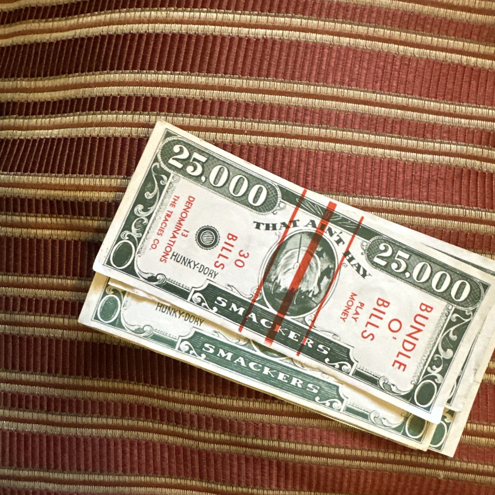 Vintage 90 Pcs of THAT AIN\'T HAY play money SMACKERS 1,2,5,10,20,50,100, 1K, 25K