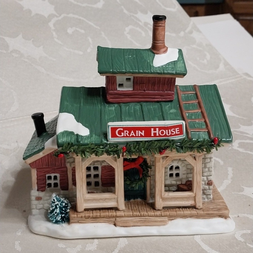 Downhome Christmas Village Vintage 1994 Grain House Lighted Handpaint Porcelain