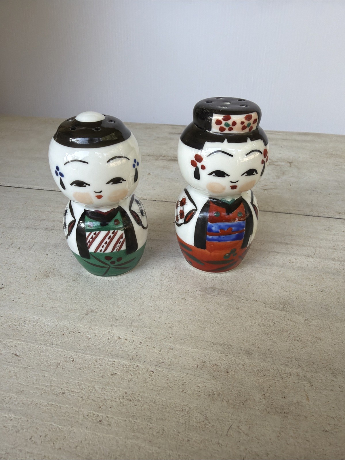 Vtg 1950’s Hand Painted Kokeshi Doll Salt And Pepper Shaker Set Of 2 Japan