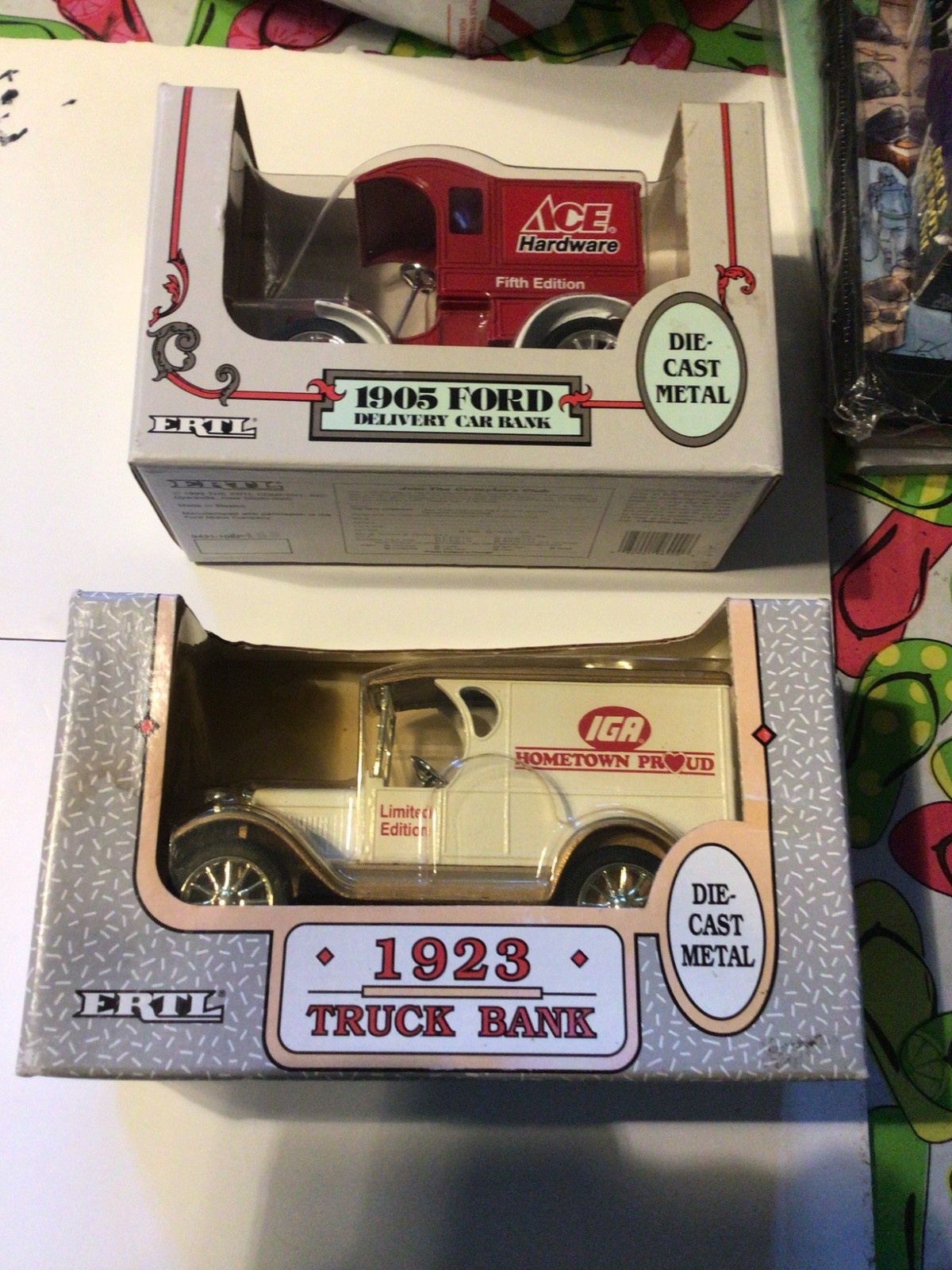 Vintage ERTL 1905 / 1923 Ford Delivery Car Bank New in Box 1993 Die Cast