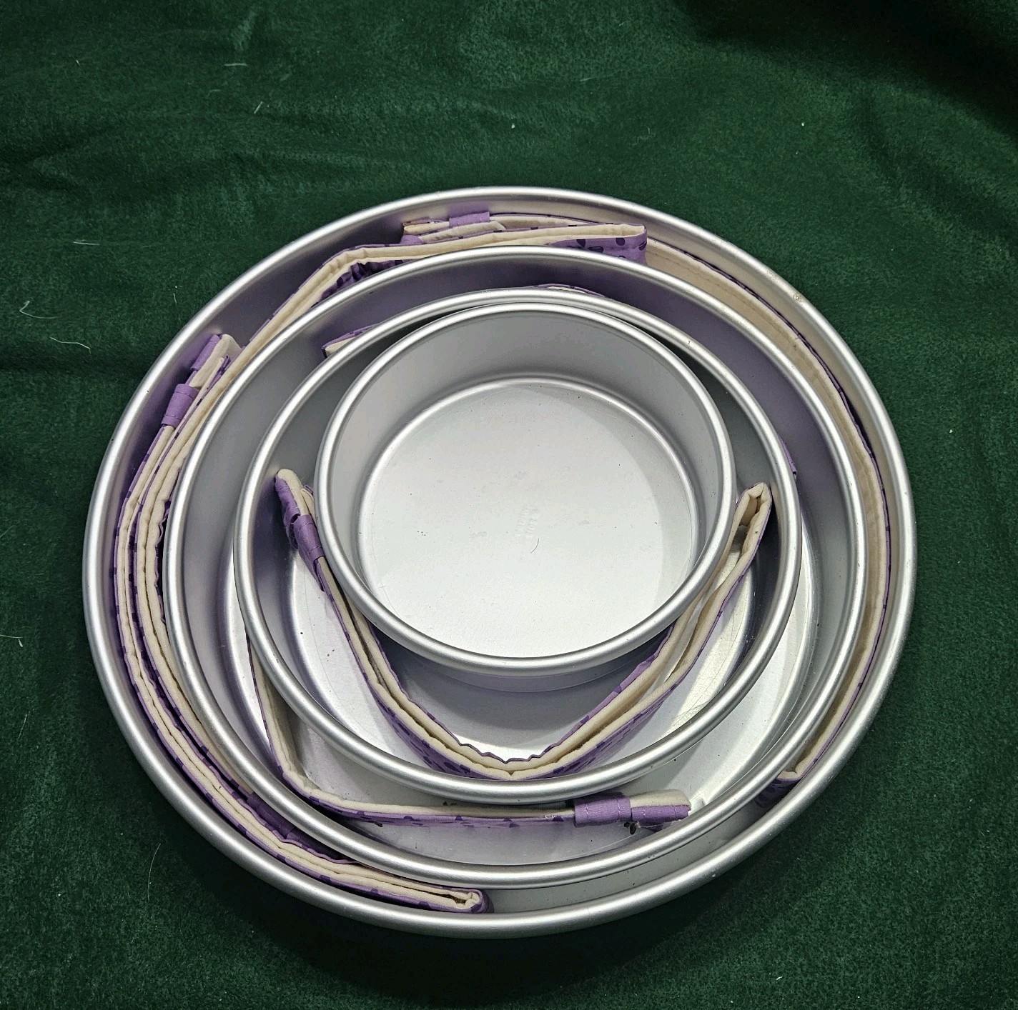 Wilton Performance Pans Aluminum 4-Piece Lrg Rd Cake Pan Set & Even Bake Strips