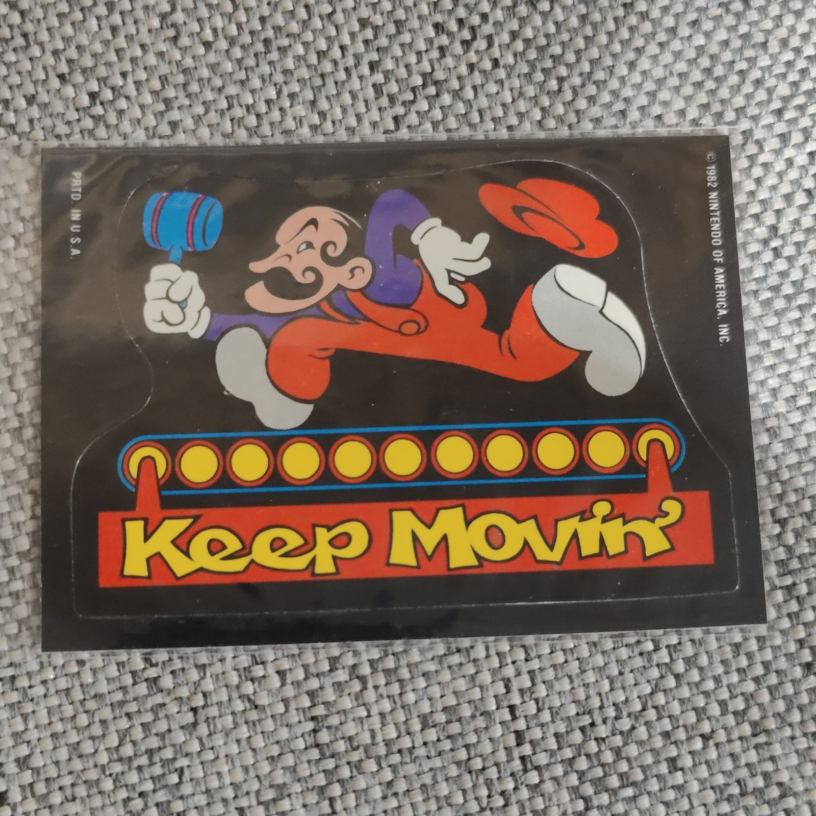 1982 Topps Donkey Kong Sticker Nintendo Super Mario Keep Movin' Jump Man - LOOK