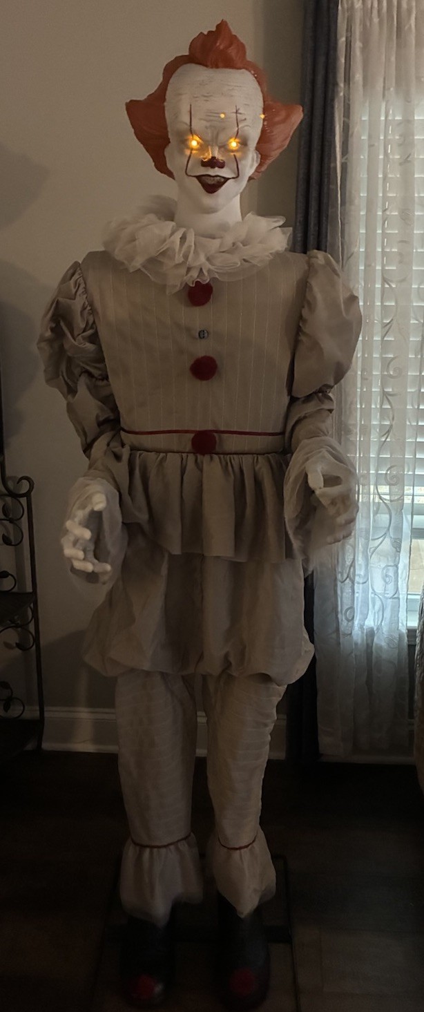 6FT Animated IT Pennywise Clown Halloween Decoration Works Great  With Box