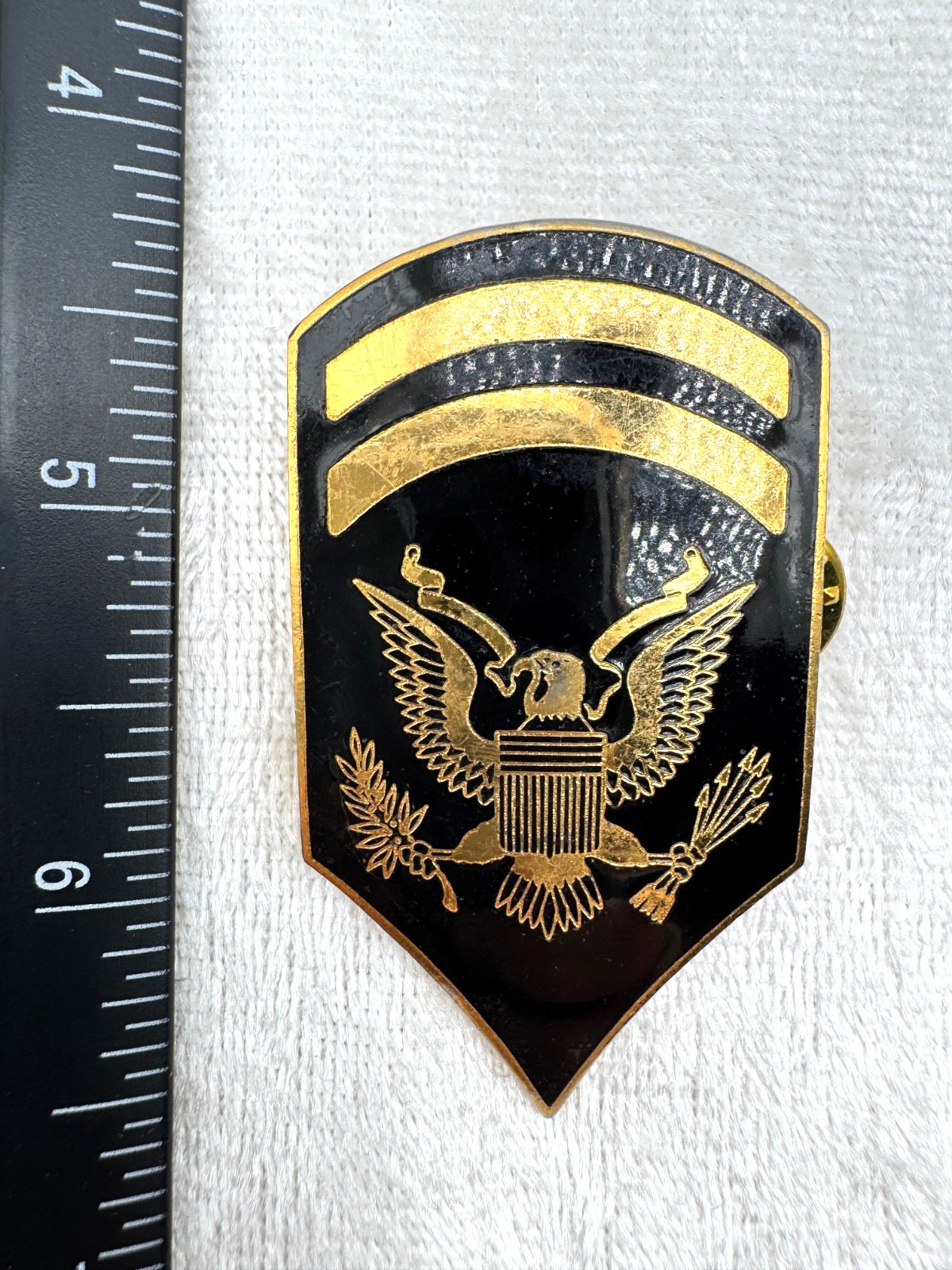 VINTAGE US ARMY SPECIALIST HAT BADGE