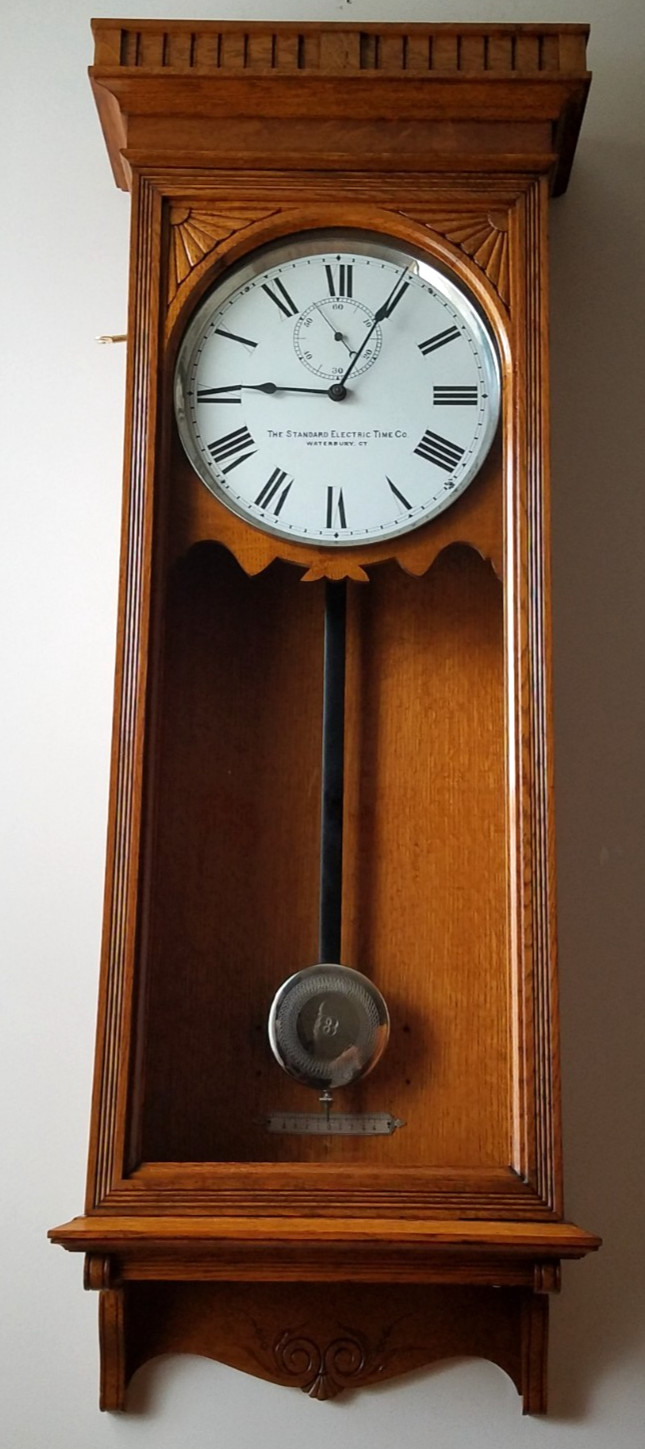 Antique The Standard Electric Time Co Waterbury, Ct  Battery Electric Wall Clock
